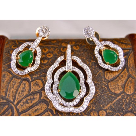 Curvaceous Emerald Diamond Pendant Set